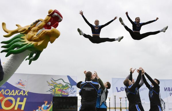 The Far Eastern Federal University cheerleading team performs at the 85th anniversary of the Primorsky Krai on Vladivostok&#x27;s central square. Celebrations are held in all districts of the region. - Sputnik Africa