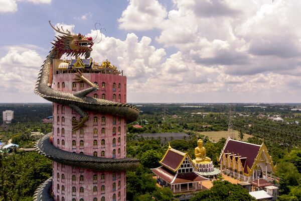 An aerial view taken on September 11, 2020 shows the Buddhist temple Wat Samphran (Dragon Temple) in Nakhon Pathom, some 40km west of Bangkok.  - Sputnik Africa