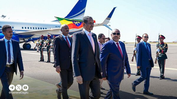 Ethiopia's Deputy Prime Minister and Minister of Foreign Affairs, Demeke Mekonnen, welcomes the leader of Sudan's paramilitary Rapid Support Forces, Gen. Mohamed Hamdan Dagalo, at Bole International Airport in Addis Ababa, Ethiopia, on Thursday, December 28, 2023, during the general's second confirmed appearance outside Sudan since the conflict between the paramilitary forces and the Sudanese army began in mid-April. - Sputnik Africa