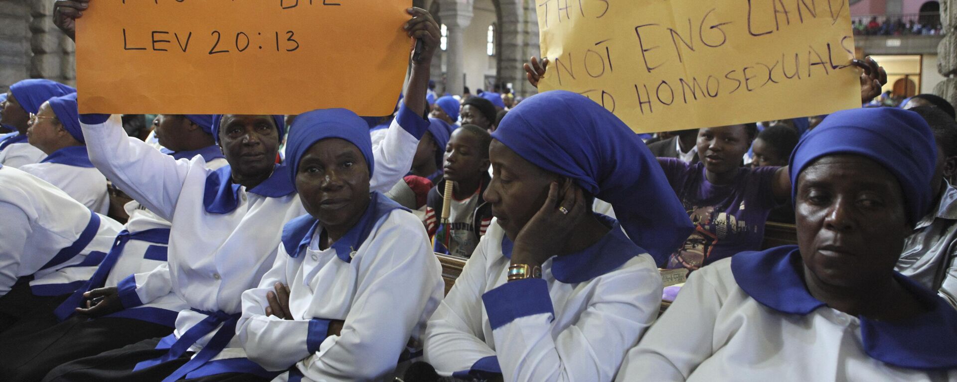 Members of Anglican church supporting Zimbabwe Bishop Nolbert Kunongas hold placards attacking homosexuality and condemning the visit by Britain's Archbishop of Canterbury Rowan Williams, in Harare, Zimbabwe, on Sunday Oct. 9, 2011.   - Sputnik Africa, 1920, 29.12.2023