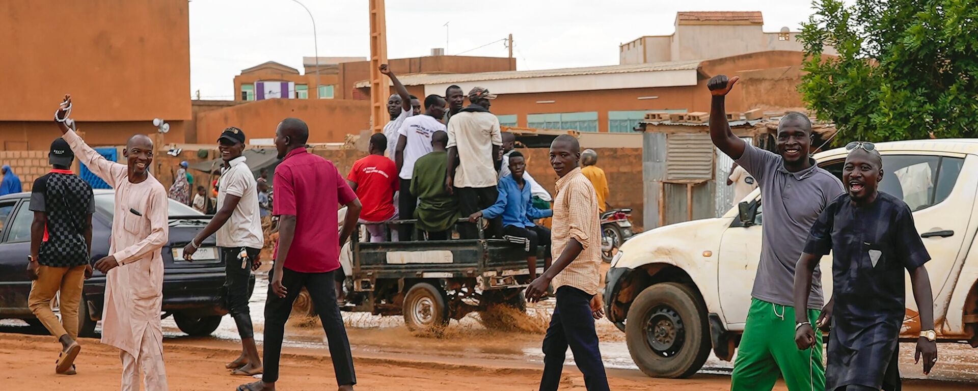 Nigerien men gather for an anti-French protest in Niamey, Niger, Friday, Aug. 11, 2023. - Sputnik Africa, 1920, 02.01.2024