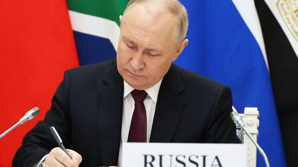 November 21, 2023. Russian President Vladimir Putin takes part in an extraordinary BRICS summit on the Palestinian-Israeli conflict via video conference. - Sputnik Africa