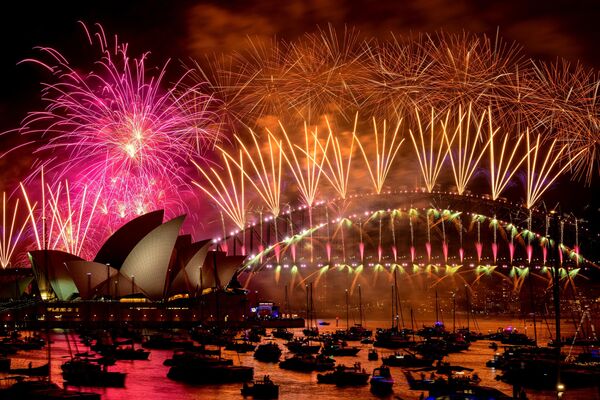 Fireworks explode over the Sydney Harbour Bridge and Sydney Opera House (L) during New Year&#x27;s Eve celebrations in Sydney on January 1, 2024.  - Sputnik Africa