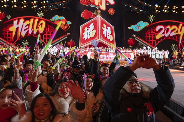 Revelers ring in the new year after a countdown to 2024 in Beijing, Monday, Jan. 1, 2024. - Sputnik Africa