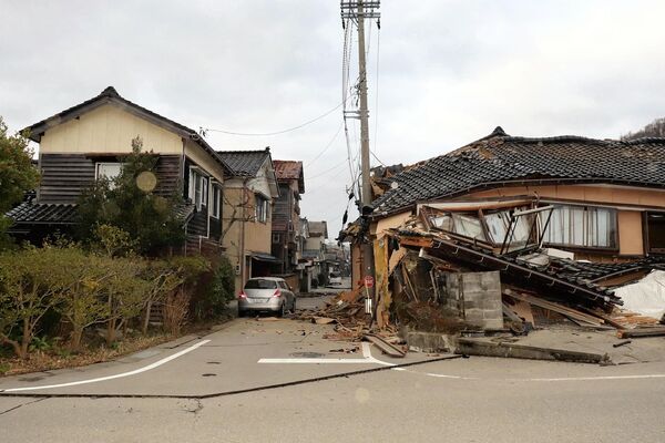 This general view shows badly damaged buildings along a street in the city of Wajima, Ishikawa prefecture on January 1, 2024, after a major 7.5 magnitude earthquake struck the Noto region in Ishikawa prefecture in the afternoon. - Sputnik Africa