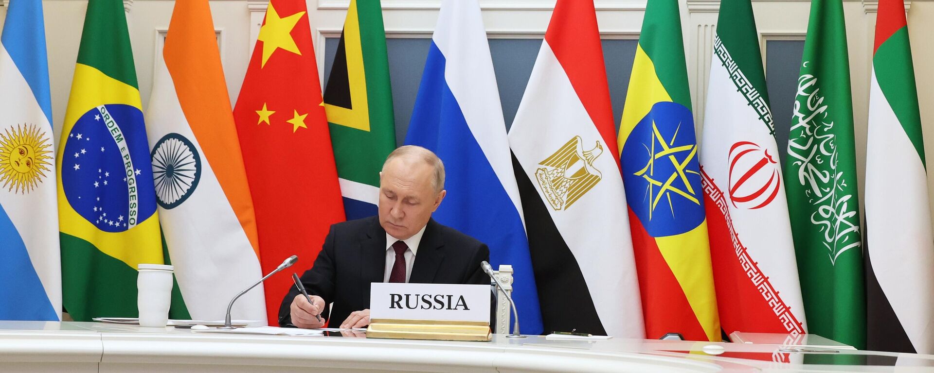 Russian President Vladimir Putin took part in the extraordinary BRICS summit on the Palestinian-Israeli conflict - Sputnik Africa, 1920, 01.01.2024