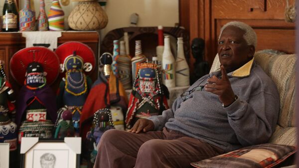 In this photo taken Thursday June 2, 2016, photographer Peter Magubane speaks with the Associated Press at his home in Johannesburg. - Sputnik Africa