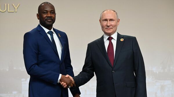 July 27, 2023. Russian President Vladimir Putin and the President of the transition period Mali Assimi Goita (left) during the greeting before the opening ceremony of the officials of delegations - participants of the II Summit Russia - Africa in St. Petersburg. - Sputnik Afrique