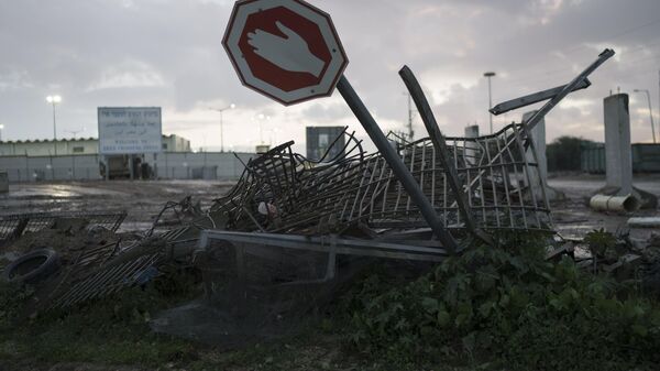 A damaged fence and a stop sign - Sputnik Africa