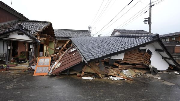 A collapsed house caused by a powerful earthquake is seen in Suzu in the Noto peninsula facing the Sea of Japan, northwest of Tokyo, Wednesday, Jan. 3, 2024, following Monday's deadly earthquake. - Sputnik Africa