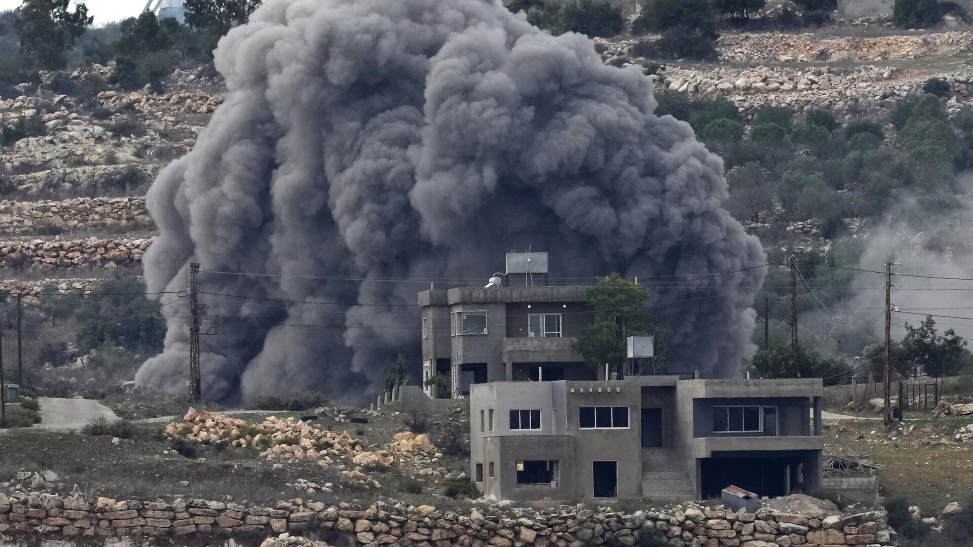 Israeli Air Force Strikes Hezbollah Operational Command Center in Lebanon -  IDF - 06.01.2024, Sputnik Africa