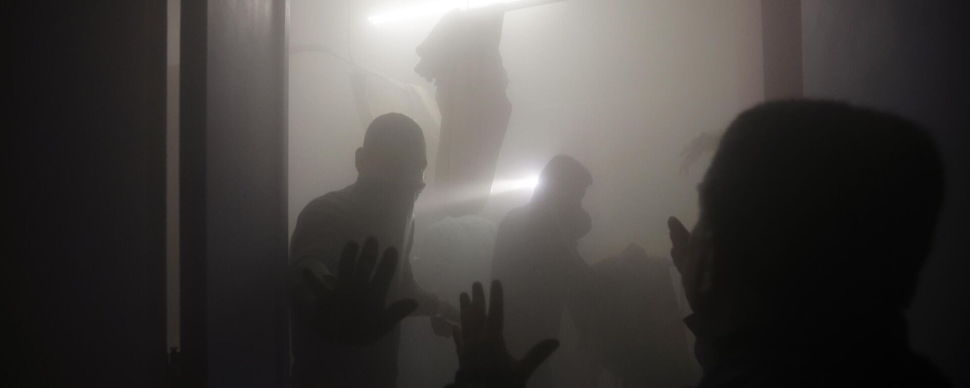 Palestinian paramedics inspect damage in the patient rooms caused by the Israeli strikes on the maternity ward at Nasser Hospital in the town of Khan Younis, southern Gaza Strip, Sunday, Dec. 17, 2023.  - Sputnik Africa, 1920, 06.01.2024