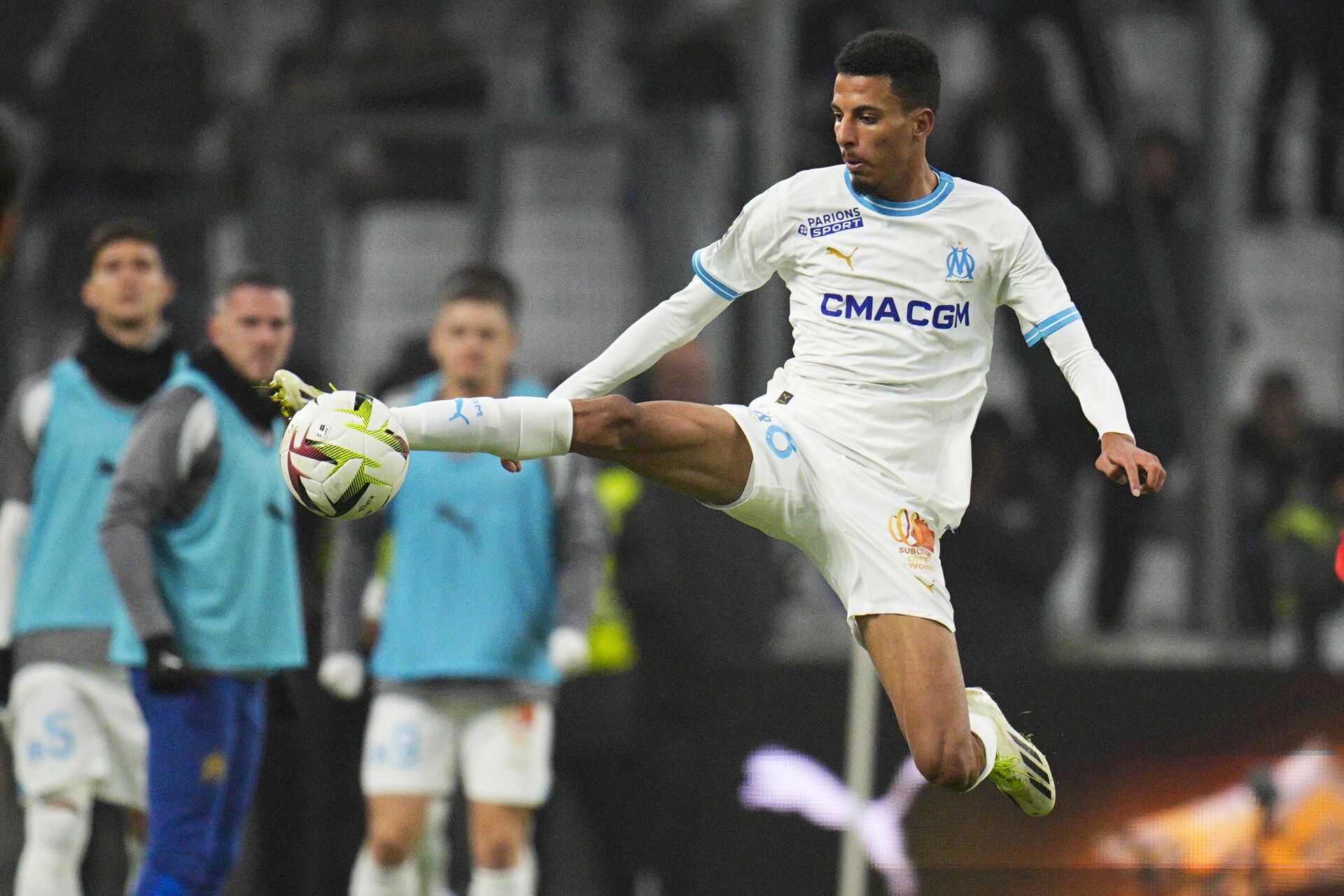 Marseille's Azzedine Ounahi tries control the ball during the French League One soccer match between Olympique de Marseille and Rennes at the Velodrome stadium in Marseille, France, Sunday, Dec. 3, 2023. - Sputnik Africa, 1920, 07.01.2024
