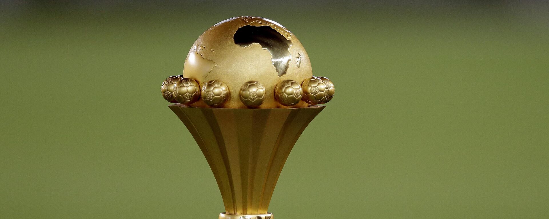 African Cup of Nations trophy displayed at  final soccer match between Ghana and Ivory Coast in Bata, Equatorial Guinea, Sunday, Feb. 8, 2015.  - Sputnik Africa, 1920, 07.01.2024