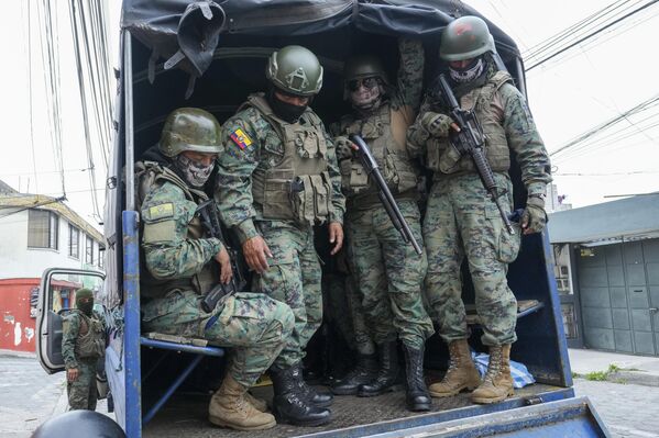 Soldiers patrol the perimeter of Inca prison during a state of emergency in Quito, Ecuador, Tuesday, Jan. 9, 2024, in the wake of the apparent escape of a powerful gang leader from prison. - Sputnik Africa