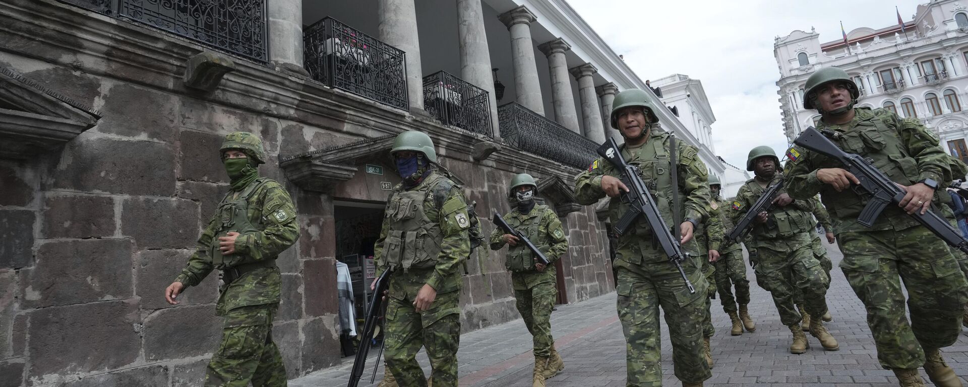 Soldiers patrol outside the government palace during a state of emergency in Quito, Ecuador, Tuesday, Jan. 9, 2024. - Sputnik Africa, 1920, 10.01.2024
