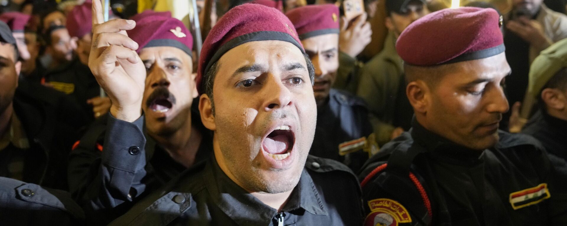 Members of an Iraqi Shiite militant group attend the funeral of a fighter who was killed in a US airstrike Province, in Baghdad, Iraq, Thursday, Jan. 4, 2024.  - Sputnik Africa, 1920, 10.01.2024