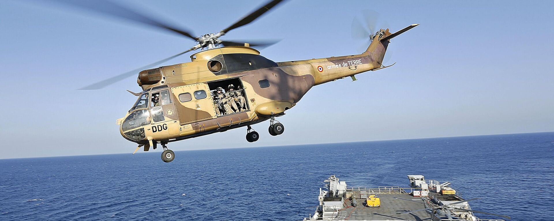 A French-army helicopter transporting marines attached to the European Union naval Force - EUNAVFOR-Somalia takes off from the FS Sirocco heading towards Bossaso on the coast of Somalia's northern semi-autonomous region of Puntland on March 27, 2014. - Sputnik Africa, 1920, 11.01.2024