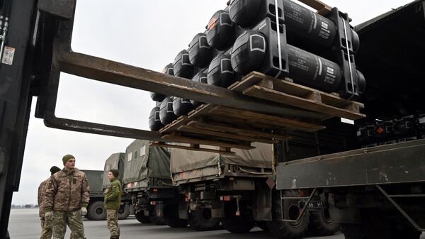 Ukrainian servicemen load a truck with the FGM-148 Javelin, American man-portable anti-tank missile provided by US to Ukraine as part of a military support, upon its delivery at Kiev's airport Borispol on February 11,2022. - Sputnik Africa
