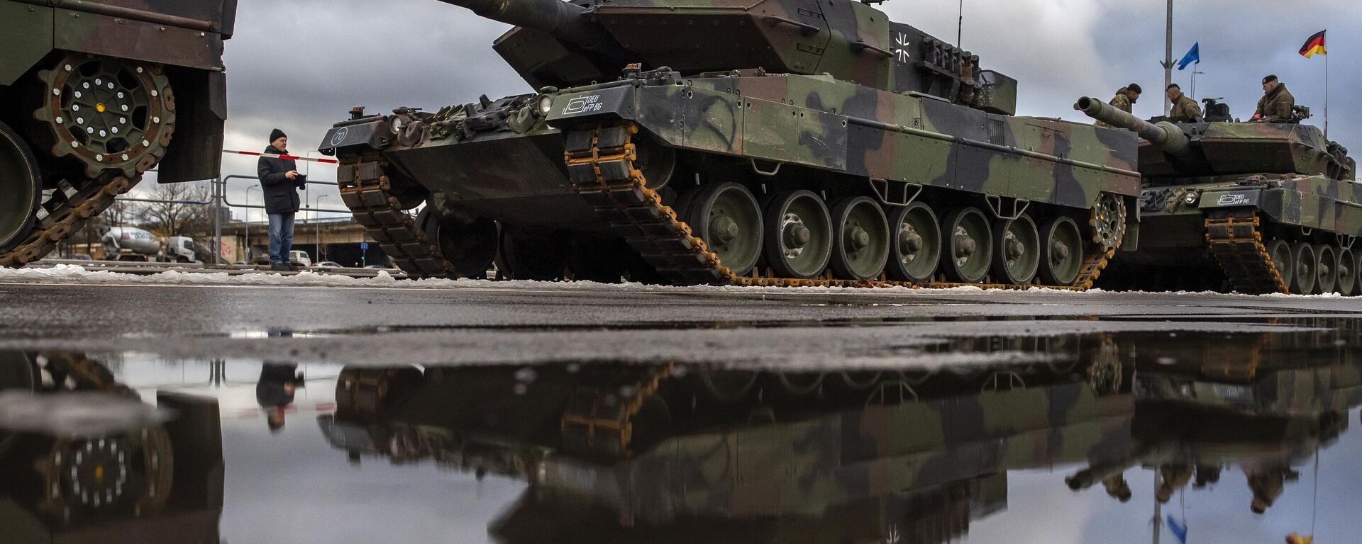 German army main battle tanks Leopard 2A6 are parked prior to the start of a rehearsal for the Armed Forces Day military parade marking the 105th anniversary of the Lithuanian military on Armed Forces Day in Vilnius, Lithuania, Friday, Nov. 24, 2023.  - Sputnik Africa, 1920, 14.01.2024