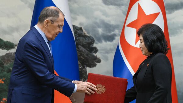 Sergey Lavrov Meets With his North Korean Counterpart, Choe Son-hui - Sputnik Africa