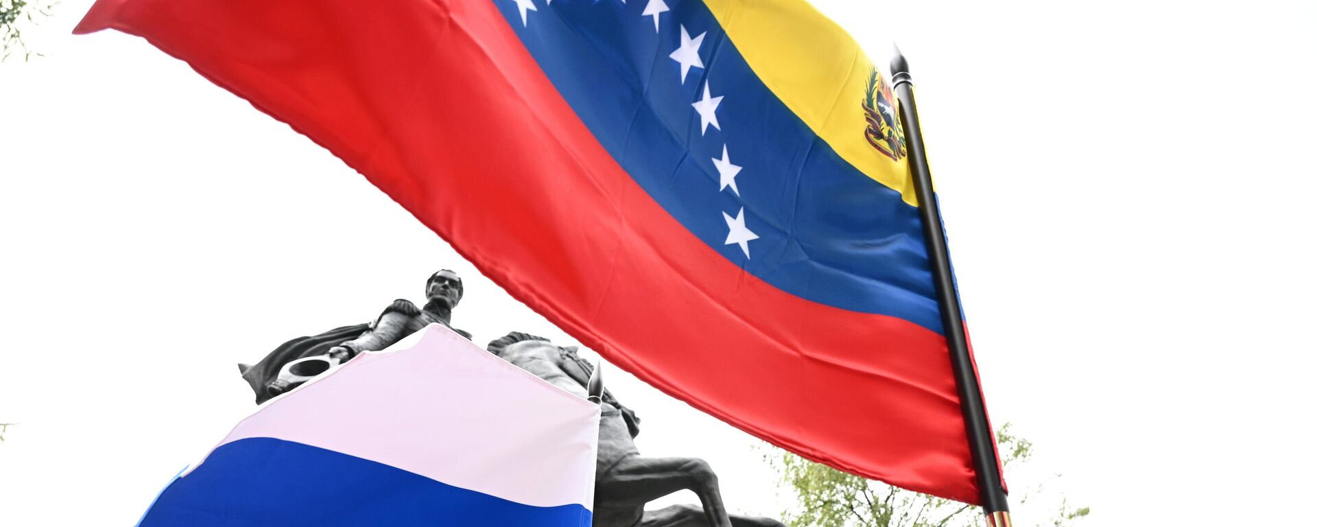 Venezuelan and Russian flags wave next to the monument to South American independence leader Simon Bolivar unveiled in Moscow to mark his 240th birth anniversary, Russia. Bolivar was a Venezuelan military and political leader who led what are currently the countries of Colombia, Venezuela, Ecuador, Peru, Panama and Bolivia to independence from the Spanish Empire. Date taken: 19.07.2023. - Sputnik Africa, 1920, 17.05.2024