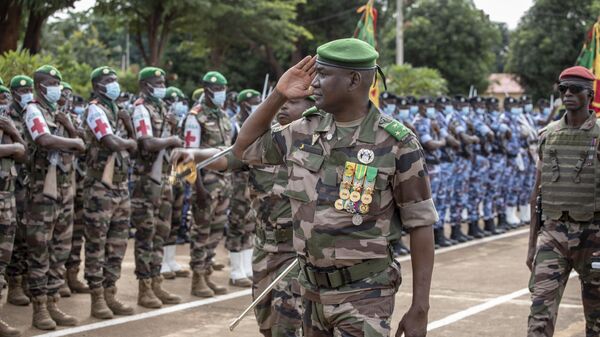 Mali's Chief of General Staff of the Armed Forces, Maj Gen Oumar Diarra salutes as he inspects the military during an independence day military parade in Bamako, Mali Thursday, Sept. 22, 2022.  - Sputnik Afrique