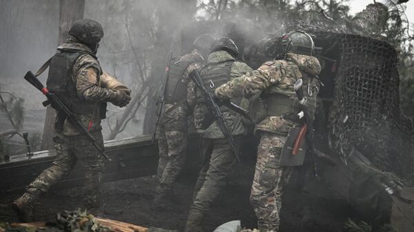 Russian artillerymen hammer Ukrainian positions in Krasny Liman direction  - Sputnik Africa