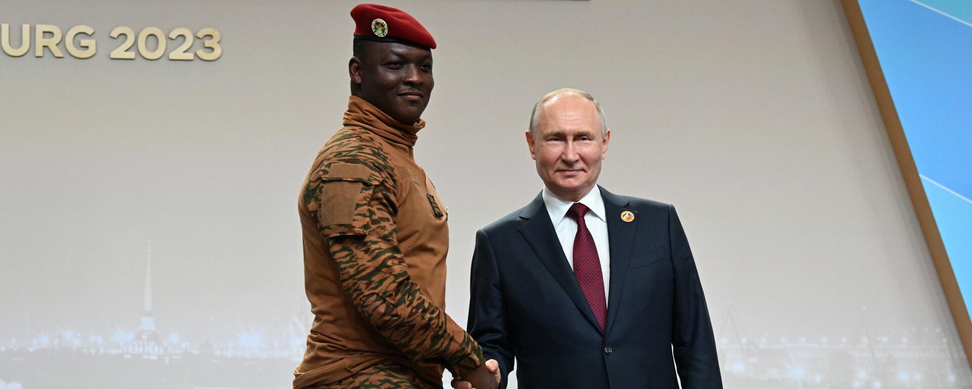 July 27, 2023. Russian President Vladimir Putin and Burkina Faso President Ibrahim Traore during a greeting before the official meeting ceremony of the heads of delegations participating in the II Russia-Africa Summit in St. Petersburg. - Sputnik Africa, 1920, 26.01.2024
