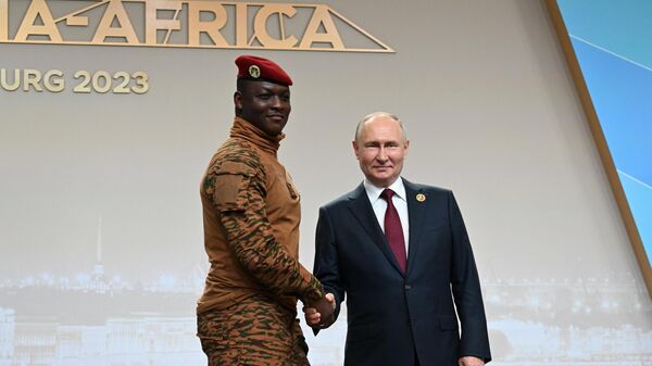 July 27, 2023. Russian President Vladimir Putin and Burkina Faso President Ibrahim Traore during a greeting before the official meeting ceremony of the heads of delegations participating in the II Russia-Africa Summit in St. Petersburg. - Sputnik Afrique