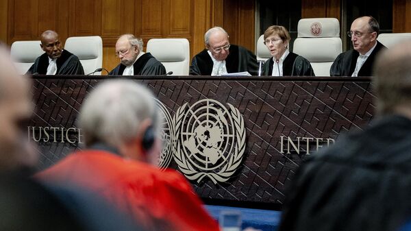 President of the International Court of Justice (ICJ) US lawyer Joan Donoghue (2R) confers with colleagues at the court in The Hague on January 12, 2024, prior to the hearing of the genocide case against Israel, brought by South Africa. - Sputnik Africa