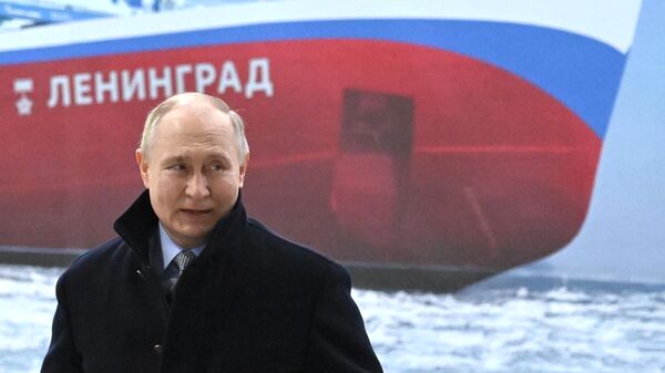 Poutine lance la construction d'un brise-glace à propulsion nucléaire à Saint-Pétersbourg