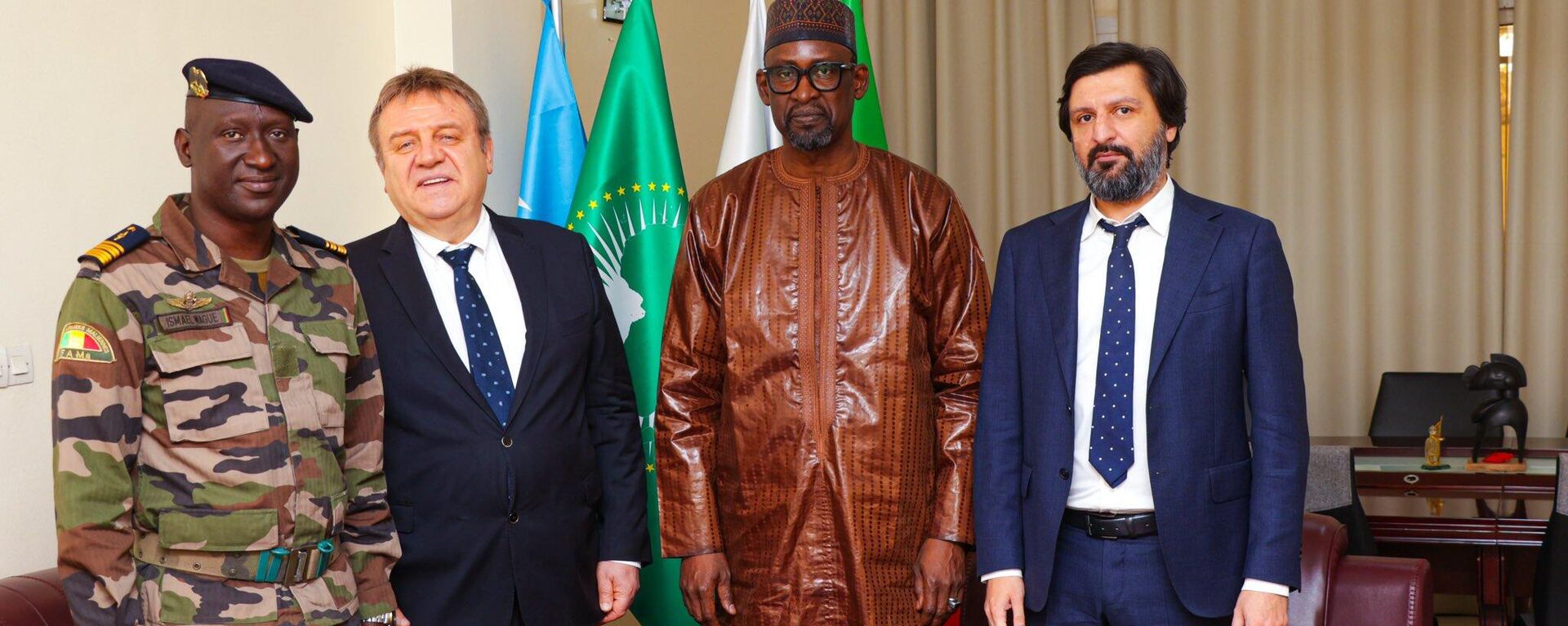 Meeting of the Mali's Minister of Foreign Affairs Abdoulaye Diop and Minister of Reconciliation, Peace and National Cohesion Ismael Wague with Russian Ambassador Igor Gromyko on January, 26 2024. - Sputnik Africa, 1920, 28.01.2024