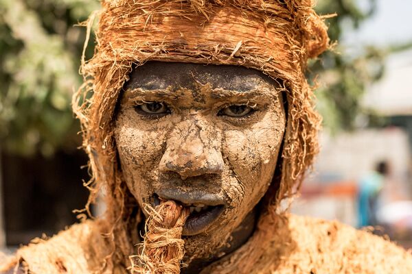 A man wears a traditional kankurang mask during the Kankurang Festival in Janjanbureh on January 27, 2024. - Sputnik Africa
