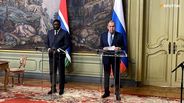 Le ministre russe des Affaires étrangères tient une conférence de presse avec son homologue gambien Mamadou Tangara, ce 30 janvier à Moscou - Sputnik Afrique