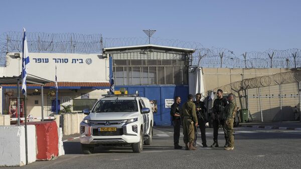 Israeli soldiers stand outside Ofer military prison near Jerusalem on Friday, Nov. 24, 2023. Friday marks the start of a four-day cease-fire in the Israel-Hamas war, during which the Gaza militants pledged to release 50 hostages in exchange for 150 Palestinians imprisoned by Israel.  - Sputnik Africa