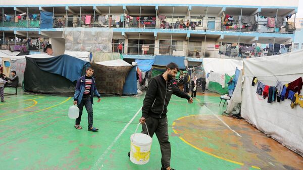 UNRWA staff help provide clean drinking water in the Gaza Strip. - Sputnik Africa