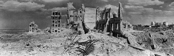 This is what the city center looked like at the end of the Battle of the Volga. - Sputnik Africa