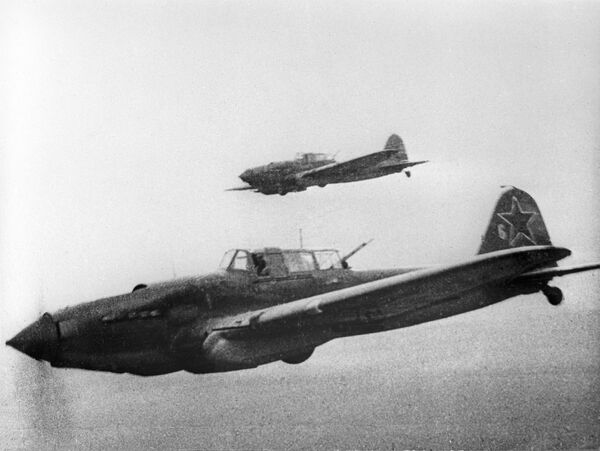 Soviet Il-2 attack aircraft fly on a combat mission near Stalingrad. - Sputnik Africa