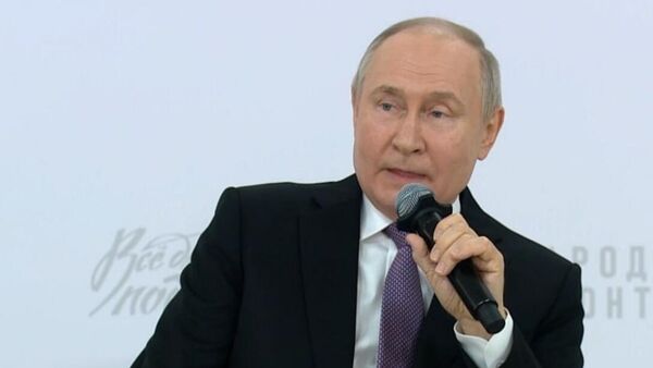 Vladimir Poutine lors de l'intervention au Forum Tout pour la victoire, le 2 février 2024 - Sputnik Afrique