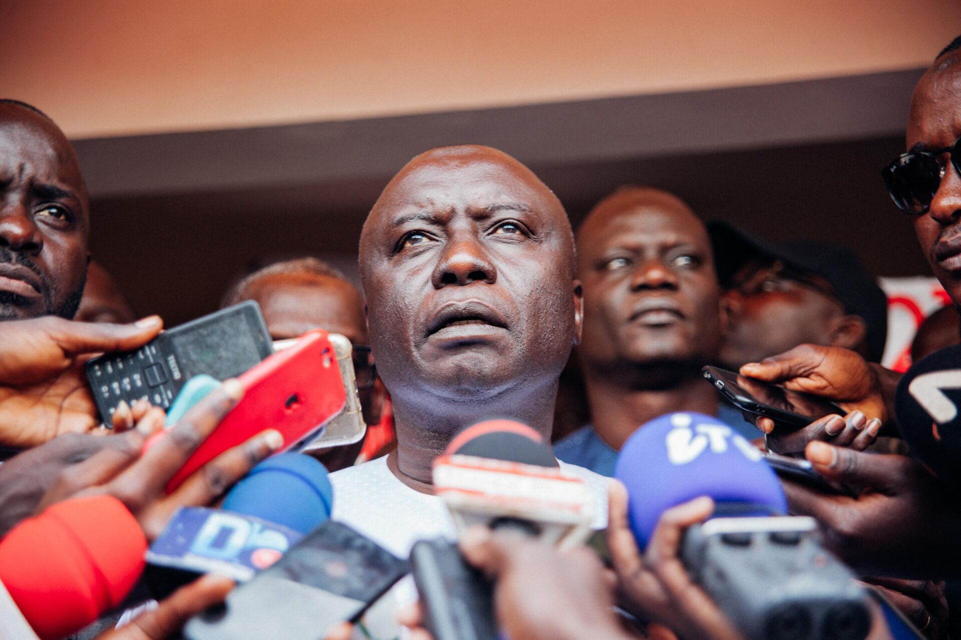 The opposition candidate Idrissa Seck (C) gives a speech in the Idy 2019 coalition headquarters in Dakar on February 28, 2019, as he claims to firmly reject the presidential election results but will not appeal.  - Sputnik Africa, 1920, 02.02.2024
