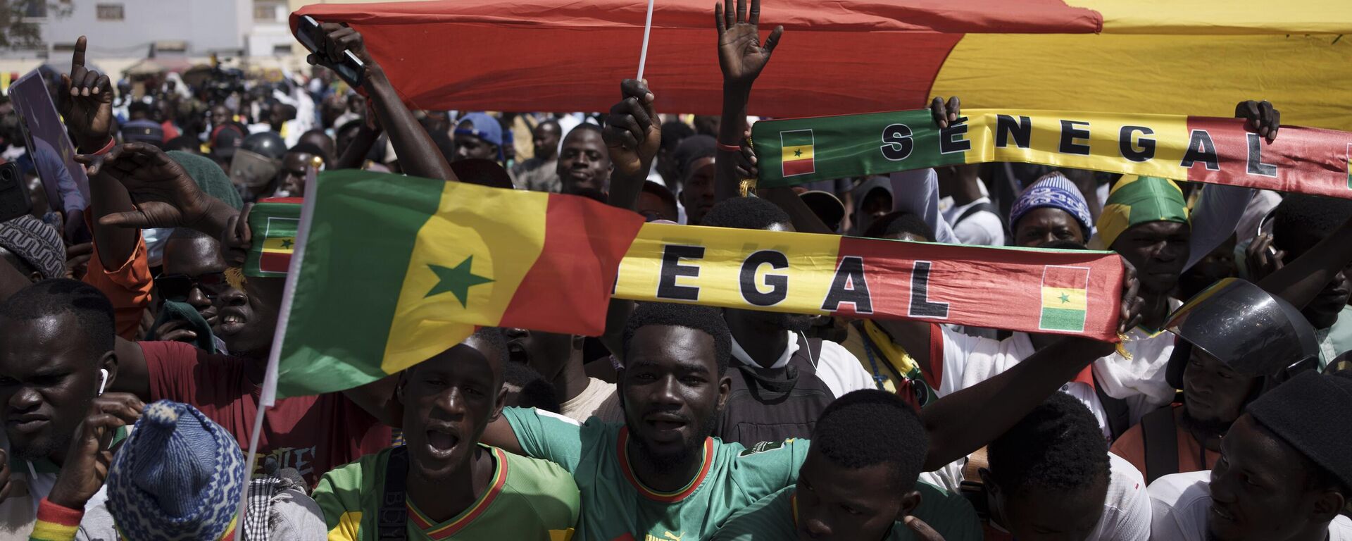 People shout slogans during a protest against the possibility of President Macky Sall to run for a third term in the presidential elections next year in Dakar, Senegal, Friday, May 12, 2023.  - Sputnik Africa, 1920, 02.02.2024