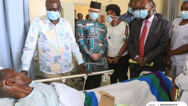The Kenyan Government Spokesperson Isaac Maigua Mwaura with the Deputy President Rigathi Gachagua at the Kenyatta University Referral Hospital, visiting some of the victims of the Embakasi Fire tragedy. - Sputnik Africa