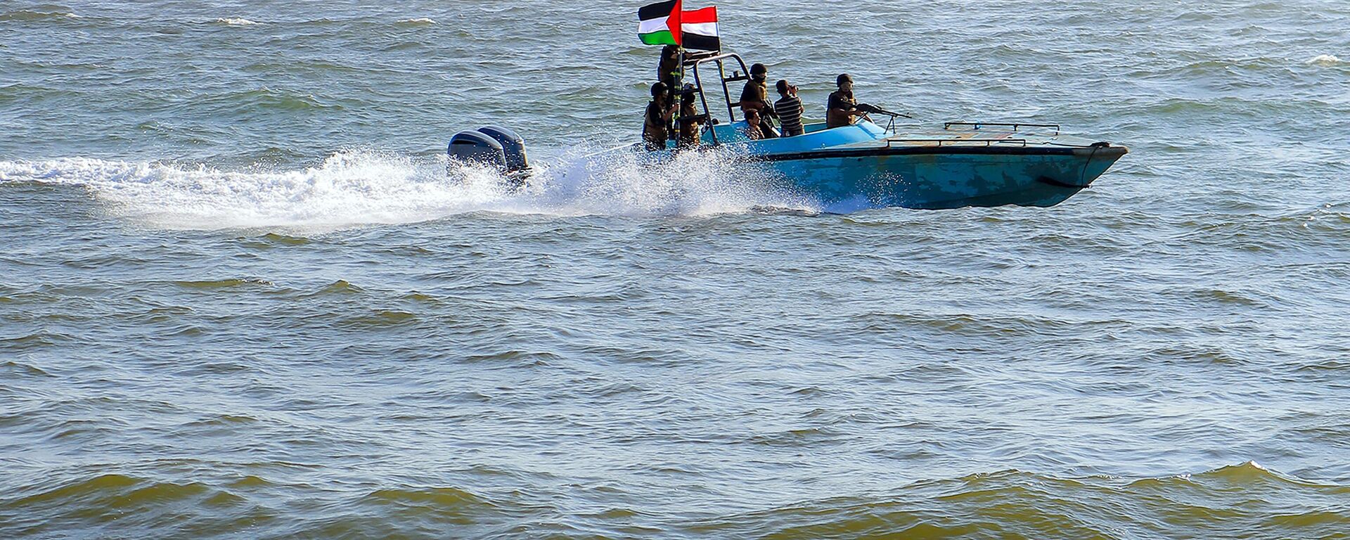 Members of the Yemeni Coast Guard affiliated with the Houthi group patrol the seaю - Sputnik Africa, 1920, 06.02.2024