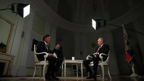 Russian President Vladimir Putin listens to a question during an interview with US journalist Tucker Carlson at the Kremlin in Moscow, Russia. - Sputnik Afrique