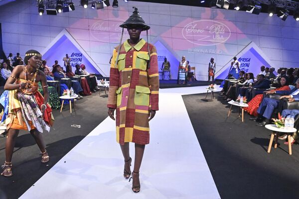 A model presents a creation from Burkinabe designer Soro Bis as part a Fashion show during the Africa Cup of Nations (CAN) 2024 football tournament in Abidjan on February 9, 2024.  - Sputnik Africa