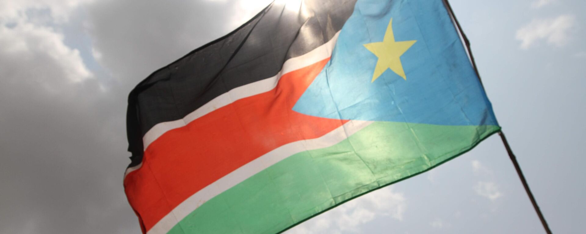 A South Sudanese flag is waving at at the John Garang Mausoleum in the city of Juba during the celebrations of independence. - Sputnik Africa, 1920, 02.03.2024