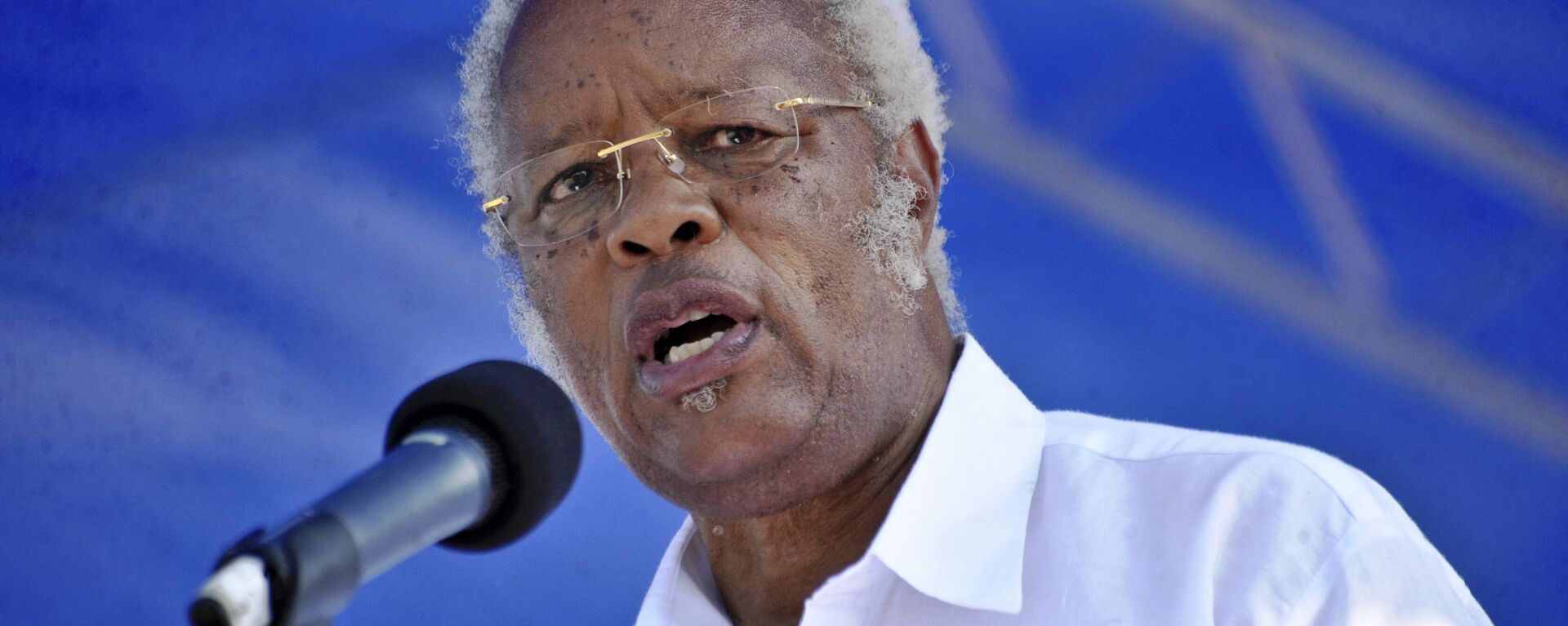 Opposition presidential candidate and former Prime Minister Edward Lowassa, who heads the four main opposition parties, speaks at his closing campaign rally in Dar es Salaam, Tanzania, Saturday, Oct. 24, 2015. - Sputnik Africa, 1920, 10.02.2024