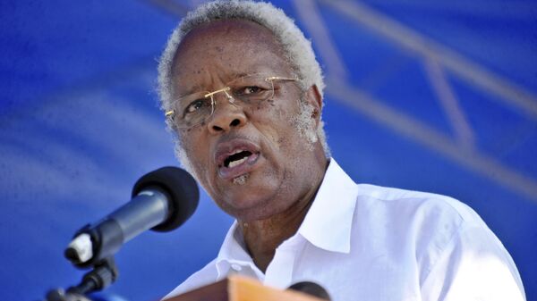 Opposition presidential candidate and former Prime Minister Edward Lowassa, who heads the four main opposition parties, speaks at his closing campaign rally in Dar es Salaam, Tanzania, Saturday, Oct. 24, 2015. - Sputnik Africa