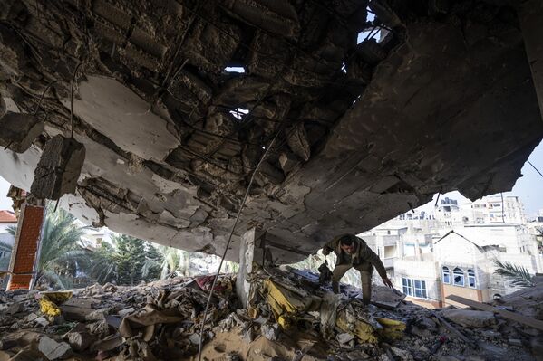 A Palestinian salvages belongings after an Israeli strike in Rafah, Gaza Strip, Saturday, Feb.10, 2024. - Sputnik Africa